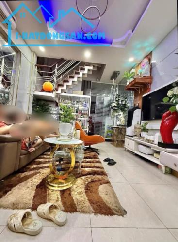 NHÀ ĐẸP 3 TẦNG SÁT CÔNG VIÊN KHU AO LẮNG KÊNH NƯỚC ĐEN- 33M²(4x8.1) - 3 P.NGỦ. CHỈ 3 TỶ XX