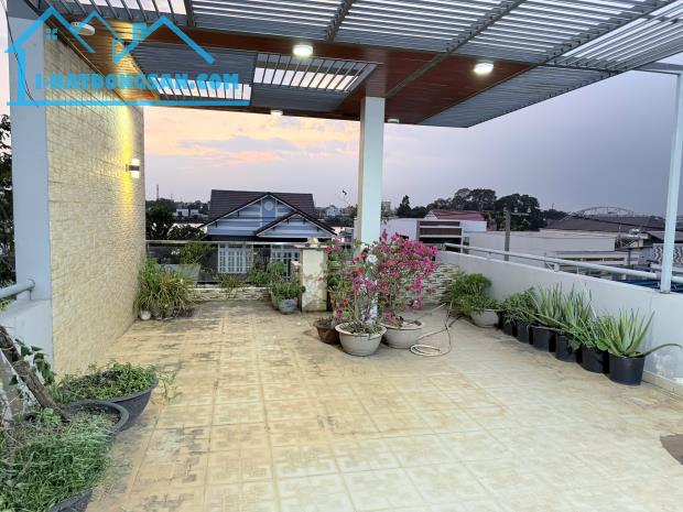 Bán nhà mặt tiền Đặng Đại Độ, cù lao Hiệp Hoà. 6x32 190m. Nhà 2 lầu cứng cáp. Giá chỉ 9 tỷ