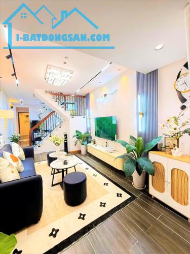 SỞ HỮU NHÀ MỚI 2 tầng KIỆT OTO HÙNG VƯƠNG hướng Đông Ở NGAY