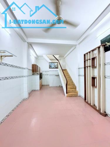 Nhà Tân Bình – Bùi Thế Mỹ, ở ngay - 3 tầng – ngang gần 4m – 90m2 - hơn 5 tỷ xíu.
