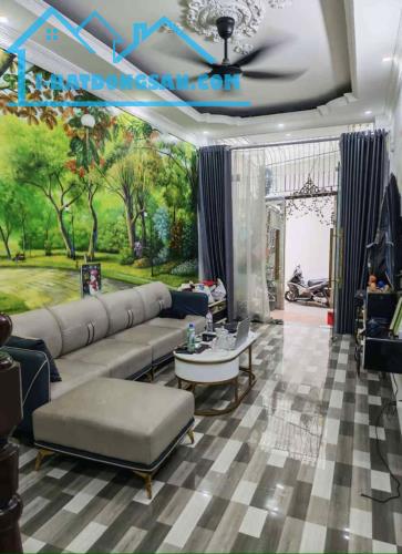 Nhà đẹp Xuân Thủy 45m ở ngay, 5Tằng kinh doanh, gần ôtô, sổ đẹp 9.9 tỷ