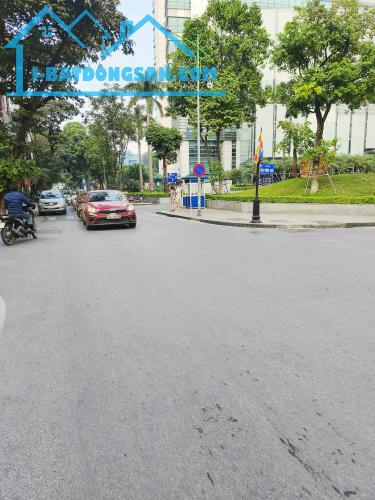 GIẢM SỐC NHÀ CỬA BẮC PHỐ VIP BA ĐÌNH GIÁP RANH HOÀN KIẾM KD CÁCH PHỐ 10M 7 TỶ .