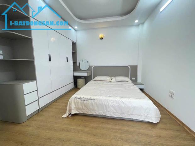 Nhà đẹp long lanh ngõ Trần Hữu Tước, giá 11.3 tỷ, 38m2x6T, ở luôn