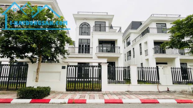 Bán gấp căn biệt thự độc bản Giá chỉ 14,5 tỷ sẵn sổ sang tên, giáp căn góc