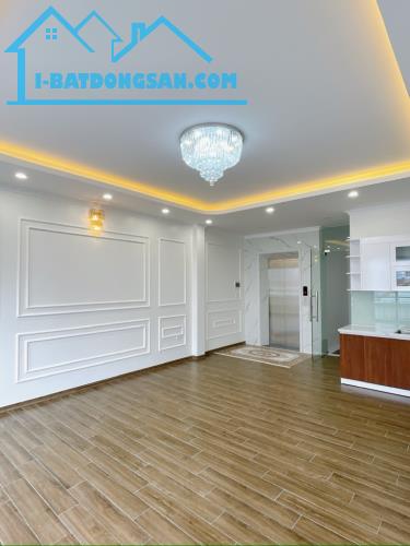 BÁN NHÀ BÁT KHỐI , LONG BIÊN. .MỚI KOONG THANG MÁY. 5 TÂNG. NHỈNH 4.TỶ