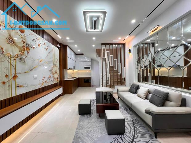 BÁN NHÀ 5 TẦNG NỘI THẤT ĐẸP, NGÕ THÔNG GẦN ĐƯỜNG Ô TÔ, PHỐ TRẦN ĐẠI NGHĨA – HAI BÀ TRƯNG.