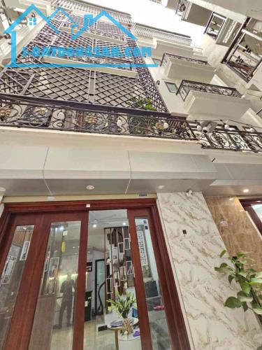 bán nhà thạch bàn, long biên 36m2, 5T chỉ 6,68 tỷ ( ngõ thuận tiện, chủ cần gấp)