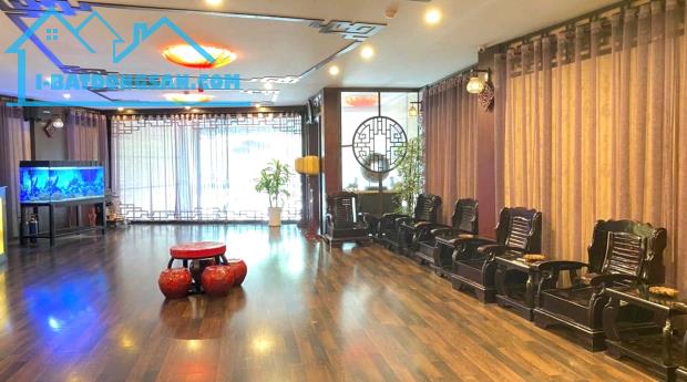 BÁN TÒA NHÀ MẶT PHỐ TRẦN DUY HƯNG MẶT TIỀN CỰC BỀ THẾ 8M - 120M2 - 9 TẦNG- CHỈ TẦM 100 TỶ