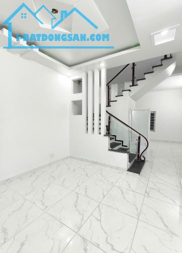 Nhà 3 tầng Trung Hành, 3 mặt thoáng, ô tô vào tận nơi – Tài chính khoảng 3 tỷ