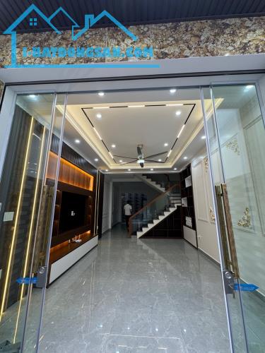 Bán nhà đẹp Miếu Hai Xã - diện tích 80,5m2 - sân cổng 15m siêu thoáng - CHỈ 4,85 tỷ