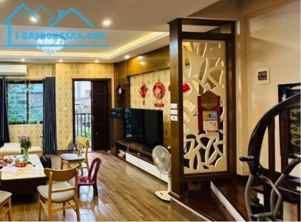 38m2, giá 11 tỷ, mặt tiền 4m, đường Cù Chính Lan, NGÕ THÔNG TỨ PHÍA, ô tô đỗ cửa