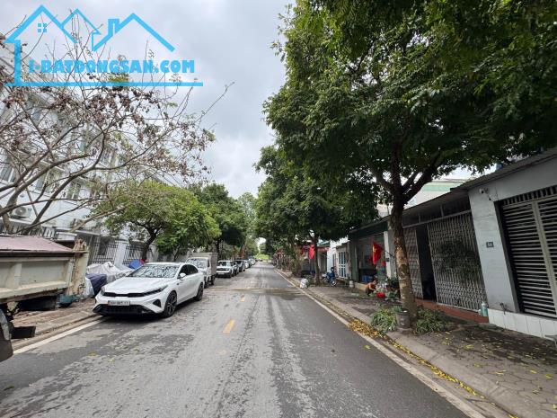 Bán 68m đất Phúc Lợi Long Biên ô tô thông lô góc