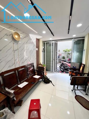 Bán gấp nhà 3 tầng BTCT khu VIP Tân Thành, HXH 4m thông Âu Cơ, ở ngay, chỉ 3.5 tỷ. Hiếm có