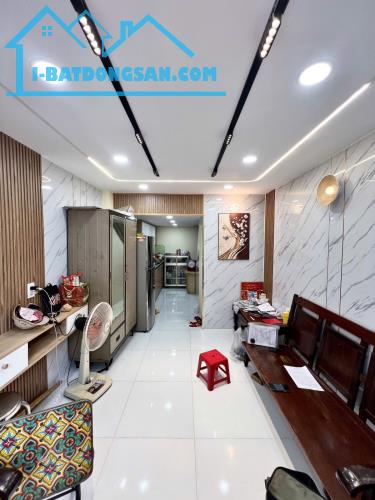 Bán gấp nhà 3 tầng BTCT khu VIP Tân Thành, HXH 4m thông Âu Cơ, ở ngay, chỉ 3.5 tỷ. Hiếm có