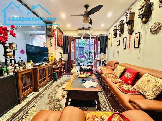 PHỐ TÂY TÔ NGỌC VÂN, DT 76MX4T, LÔ GÓC 2 MẶT ĐƯỜNG 3 MẶT THOÁNG, ĐANG CHO THUÊ 40 TRIỆU/TH