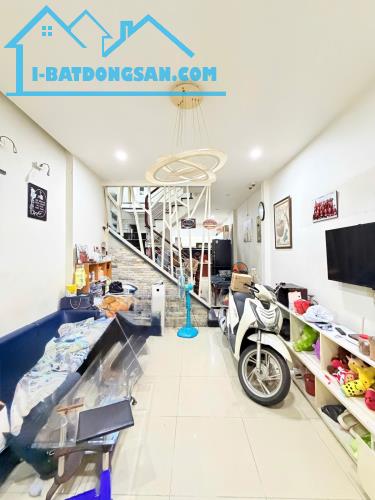 Bán nhà Trịnh Đình Trọng, Phường 5, Quận 11, xe hơi, 54m, chỉ 5,9 tỷ.