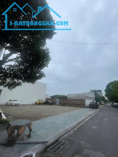 BÁN 2.392M ĐẤT TMDV Việt Hưng - Long Biên - 3 Mặt Tiền, Thuế 1 Lần, Xe Container Đua Nhau