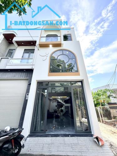 Bán nhà Phố Hiện Đại Góc 2 Mặt Tiền 1 Trệt 1 Lầu 1 Lửng (P. Tân Hiệp) Giá 3Ty89