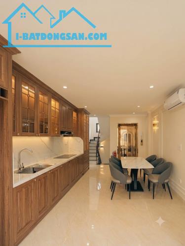 Bán nhà Tô Vĩnh Diện, Phân lô- Lô góc - Ô TÔ vào nhà, 54m2, MT5.9m, chỉ 15.5 Tỷ