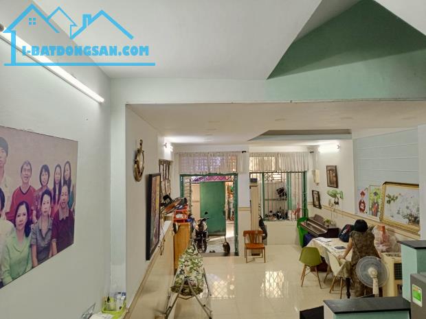 BÁN NHÀ 3 TẦNG GẦN HẺM XE HƠI ÂU DƯƠNG LÂN, QUẬN 8 – 96M² – 6PN – CHỈ 70TR/M2 – 0784968131