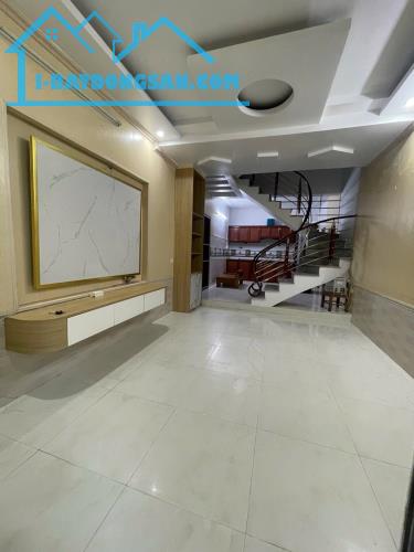 Bán nhà 3 tầng khu phân lô phố Khúc Thừa Dụ diện tích 36m2 giá 2,55 tỷ
