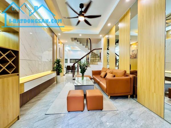 BÁN NHÀ MỚI 5 TẦNG NỘI THẤT ĐẸP, NGÕ THÔNG GẦN ĐƯỜNG Ô TÔ, PHỐ ĐẠI ĐỒNG – HOÀNG MAI.