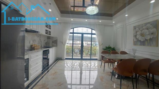 Nhà mới Mặt phố Đại La đẹp xuất sắc, nội thất đẳng cấp Châu Âu, 40m2 x 7TTM chỉ 26,5 tỷ
