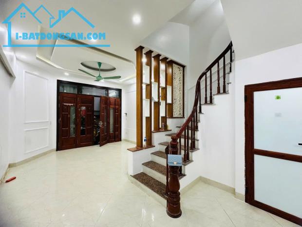 Người thân gửi bán căn nhà rẻ đẹp ở 514 Thụy Khuê, Tây Hồ 45m2 x 6 tầng chỉ 8,9 tỷ