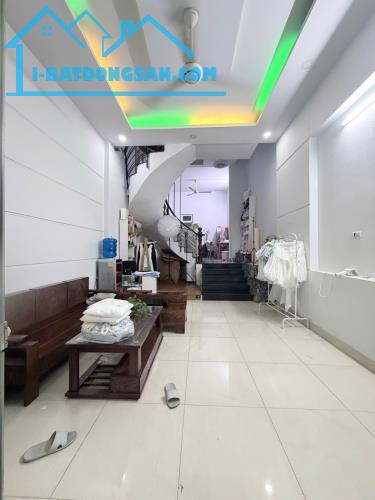 Nhà mới đúc 2 tầng Nguyễn Hữu Tiến, 56m² hẻm 4m tới cửa, khu sầm uất đủ tiện ích nhú 5 tỷ