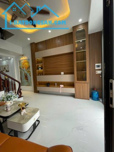 Nhà 3 tầng Nguyễn Hữu Cầu dôi dư hơn 40m2 xe 3.5 tấn vào cửa giá 2.x tỷ