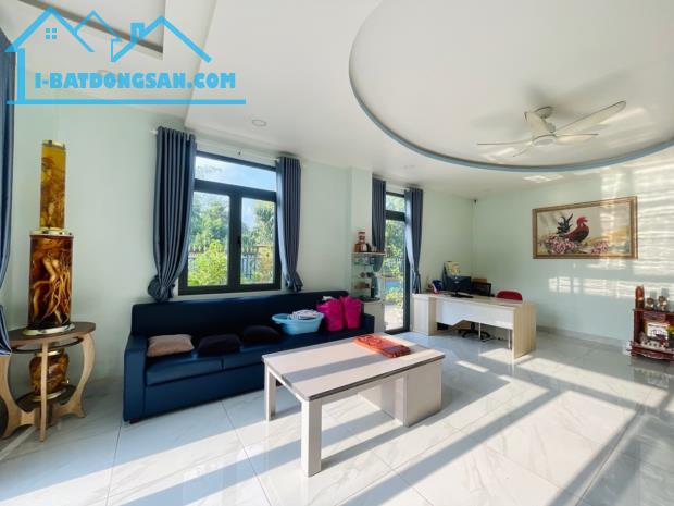 📍 O2660 Nhà Mặt Tiền 660m2 Sân Vườn View Sông Thạnh Xuân 38 - Giá 28.x Tỷ Khan Hiếm!