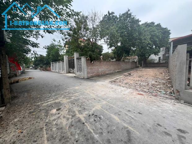 Bán lô góc 3 mặt tiền Định Trung, Vĩnh Yên đường ô tô tránh nhau lh_0987673102