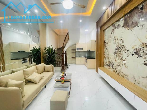 BÁN NHÀ 5 TẦNG NỘI THẤT ĐẸP, GẦN MẶT NGÕ Ô TÔ THÔNG PHỐ HOÀNG MAI – NGUYỄN ĐỨC CẢNH.