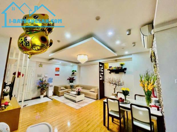 Bán căn hộ Chung cư Hoàng Văn Thái, lô góc 3 mặt thoáng, 117m2, giá 10 tỷ