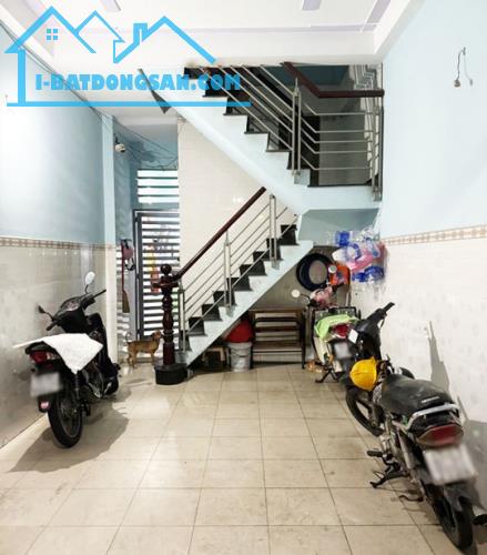 Nhà 3 tầng, mặt tiền Ca Văn Thỉnh, khu Bàu Cát, 67m2, hơn 10 tỷ TL