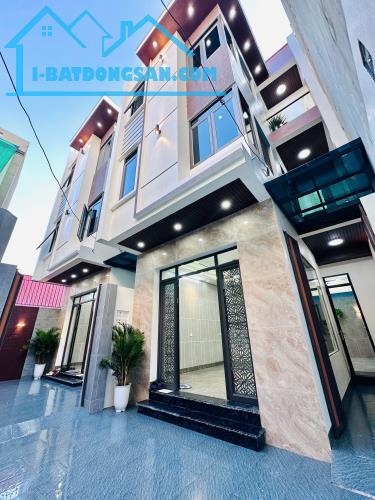 BÁN NHÀ SIÊU ĐẸP 2.95 TỶ 3 TẦNG 65M2 TRUNG TÂM ĐƯỜNG VỊ XUYÊN