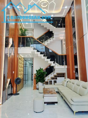 Nhà mặt tiền Gò Xoài, 60m², 5 tầng có thang máy, 7PN, khu kinh doanh sầm uất, chỉ 9.X tỷ