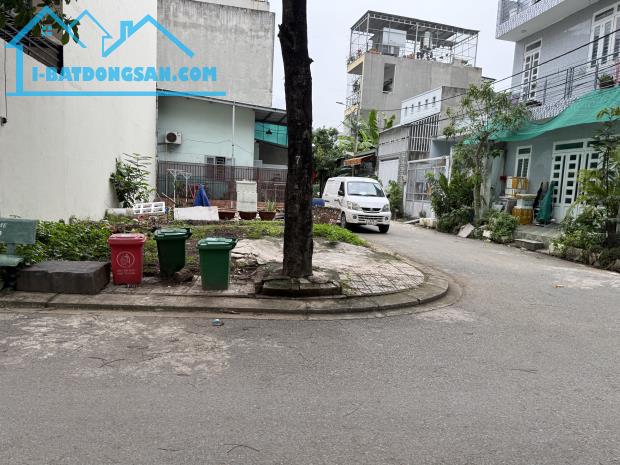 Góc nền full thổ - Đường số 8 - Đông Tăng Long - 70m2 - giá 4.7 tỷ