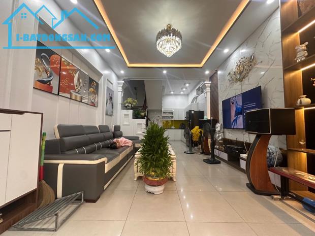 Bán nhà 4 tầng tặng toàn bộ nội thất ngõ Miếu Hai Xã diện tích 41m2 giá 2,99 tỷ