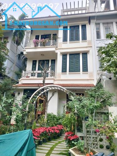 CHÍNH CHỦ GỬI BÁN BIỆT THỰ PHỐ ĐỘI CẤN - BA ĐÌNH, VIEW CÔNG VIÊN AN NINH 24/7 - 42.5 TỶ
