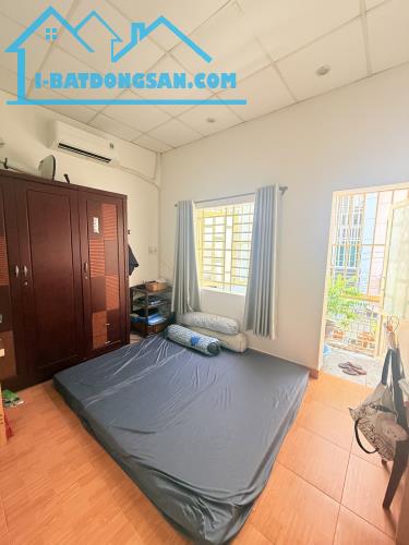Bán gấp nhà Lê Liễu, 33m², sát mặt tiền, khu dân trí cao, đủ tiện ích chỉ 4.x tỷ. Siêu HOT
