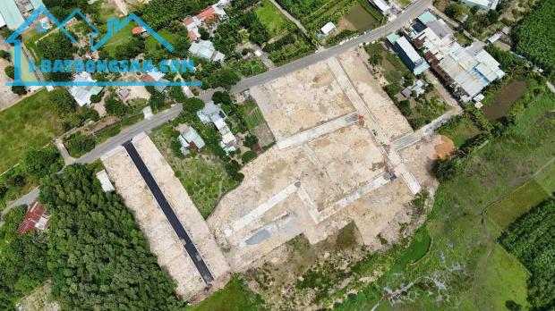 Chủ nhà bán lô đất mặt tiền đường nhựa gần UBND Hòa Tiến