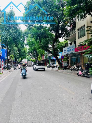 BÁN ĐẤT MẶT PHỐ TRẦN HƯNG ĐẠO, HOÀN KIẾM - 495M2, MT 20M - GIÁ 520 TỶ (TẶNG GPXD 9 TẦNG)