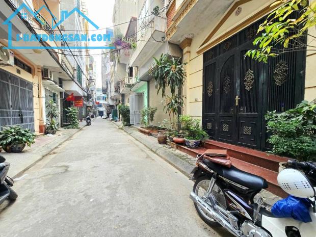 NHÀ NGÕ 389, HOÀNG QUỐC VIỆT, CẦU GIẤY-VỈA HÈ-Ô TÔ-KD: 45M X4T, MT 4,5M, GIÁ 22,4 TỶ.