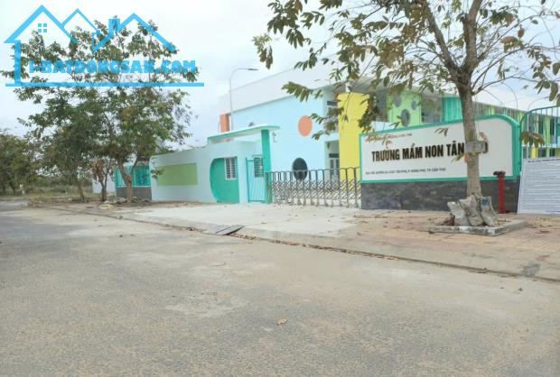 VỊ TRÍ NỀN SÁNG ĐẸP CÓ HẺM KỸ THUẬT BÊN HÔNG Bán Nền 90m² - Hẻm Kỹ Thuật Bên Hông 2M - Đư