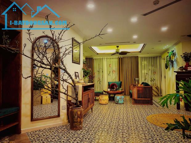 *Bán nhà 3 tầng đường Hàn Thuyên, gần Lê Thanh Nghị, dt 121m2, giá 10,5 tỷ