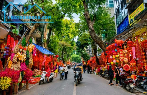 BÁN GẤP NHÀ MẶT PHỐ HÀNG MÃ TT HOÀN KIẾM KD VỈA HÈ Ô TÔ TRÁNH 32M X 4 TẦNG NHỈNH 25 TỶ .