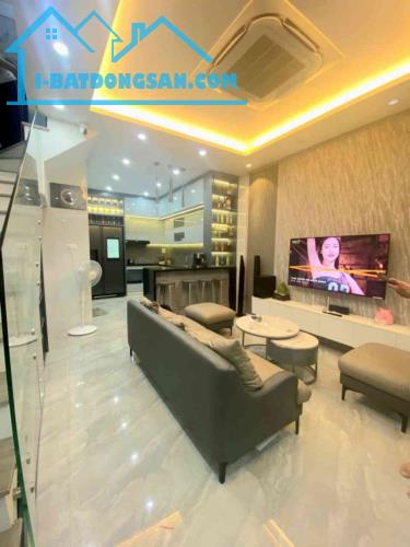 CHÍNH CHỦ CẦN BÁN GẤP NHÀ RIÊNG Ở LẠC LONG QUÂN