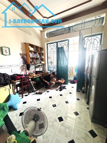 Bán gấp nhà 3 tàng Tân Kỳ Tân Quý, sát mặt tiền, 5PN, đủ tiện ích, giảm 500tr còn 5.x tỷ.