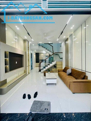 Bán căn nhà 3 tầng ngõ 381 Nguyễn Lương Bằng, ph Thanh Bình, TP HD, 46m2, mt 4.2m, 3 ngủ,